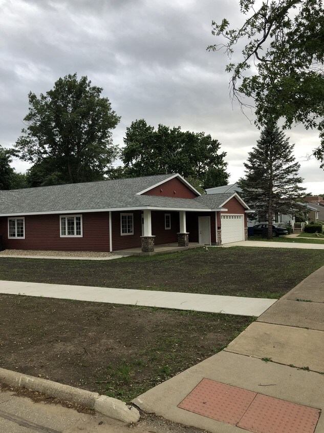 Primary Photo - 1104 W 10th St