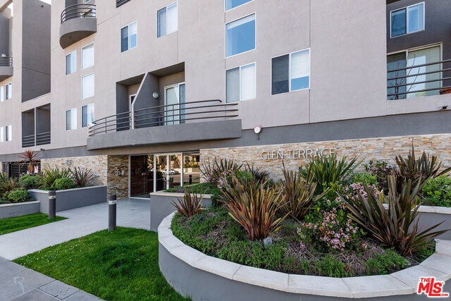 Building Photo - 1617 S Beverly Glen Blvd
