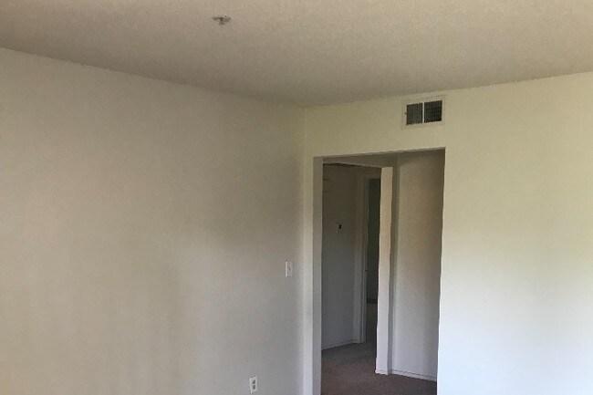 Foto del edificio - 2400 Seneca St