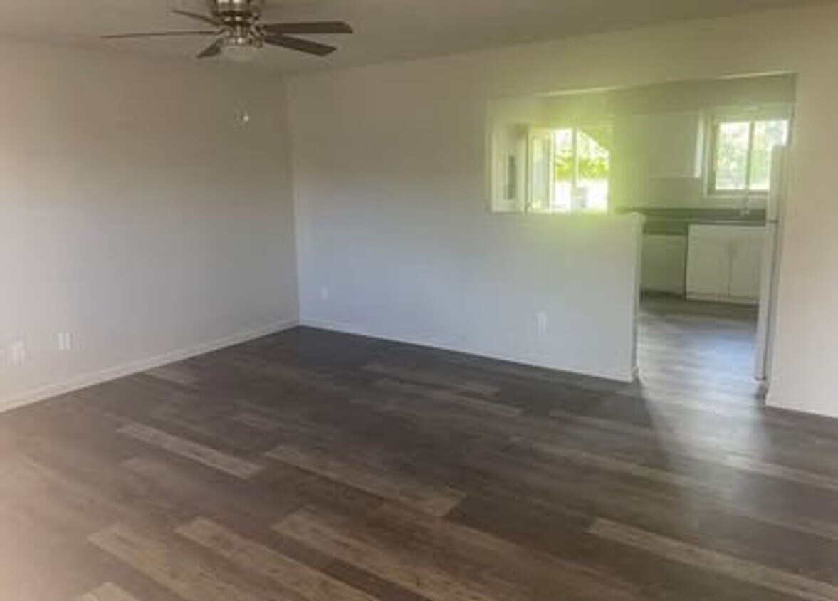 Primary Photo - Newly Updated 2-Bedroom Apartment - Utilit...