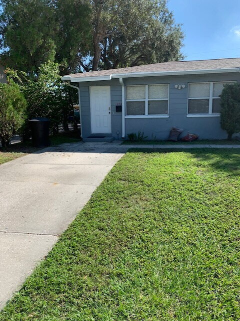 Building Photo - St Petersburg, Two beds/1 bath, laundry  and Yard.
