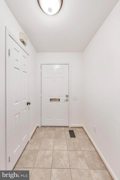 Building Photo - 1325 Chetworth Ct