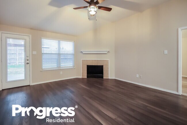 Building Photo - 912 McKavett Dr