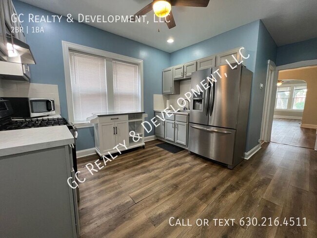 Building Photo - ***PORTAGE PARK LOCATION / 2 BDRM / 1 BTH ...