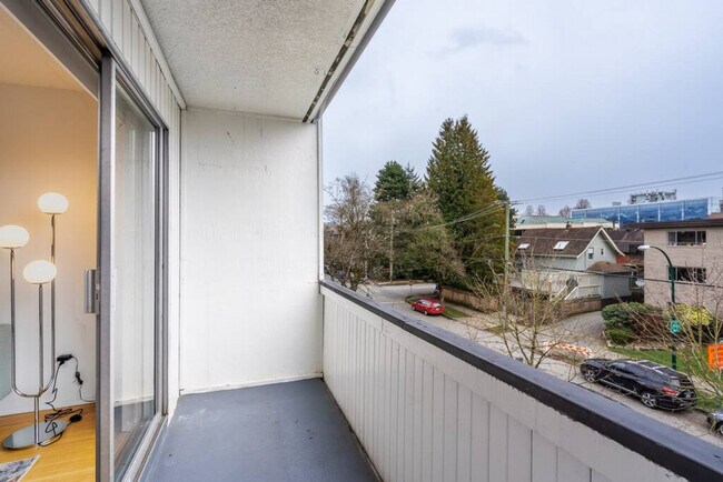 Photo du bâtiment - 2225 W 8th Ave