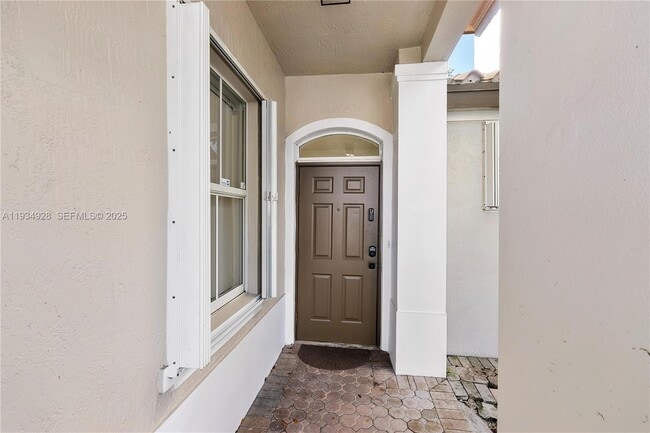 Foto del edificio - 8354 NW 142nd St