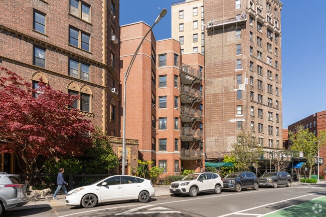 Building Photo - 45 Plaza St W