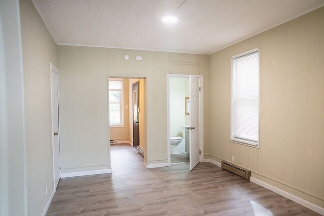 Building Photo - Spacious 5 Bedroom, 2 bathroom Home in Slatington!