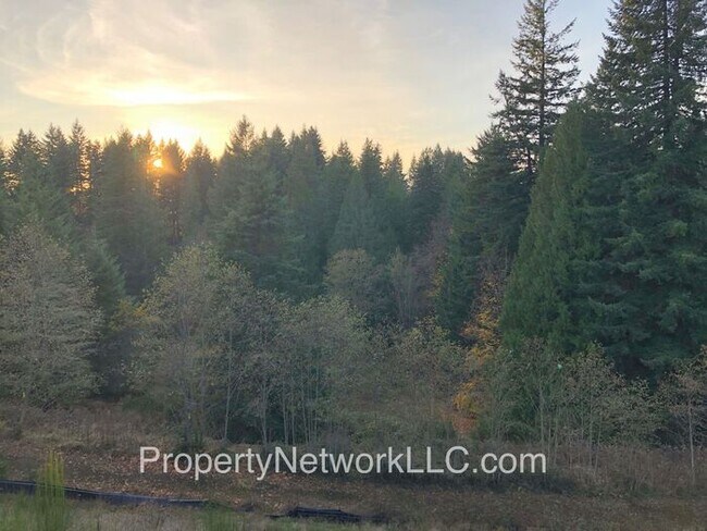 Foto del edificio - Outstanding Townhouse in Sandy Oregon