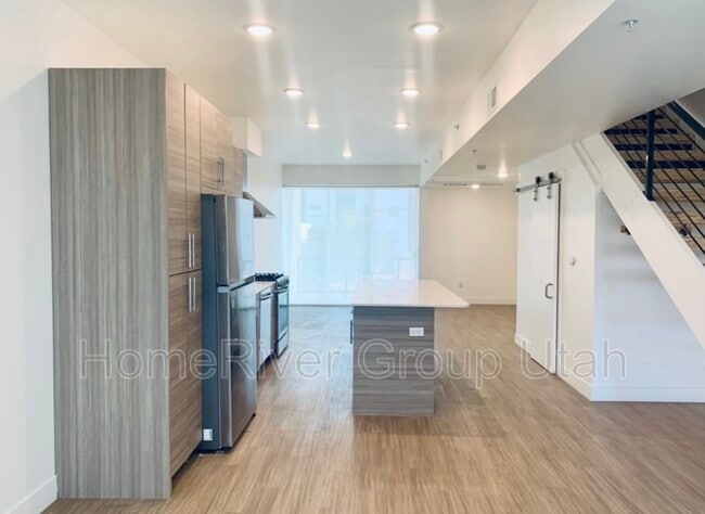 Building Photo - 877 S 200 W