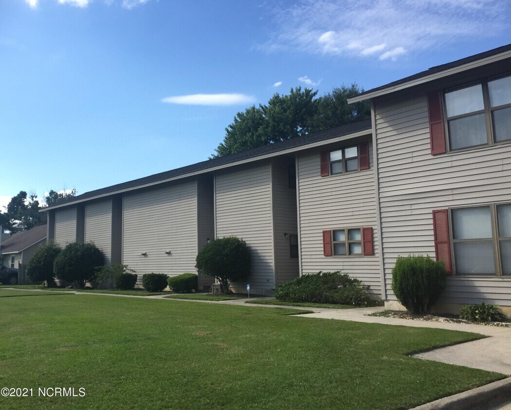 1929 Buxton Rd Unit J, Greenville, NC 27858 Apartment for Rent in