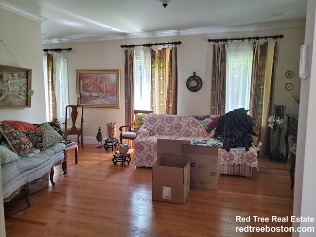 Building Photo - 1063 Beacon St