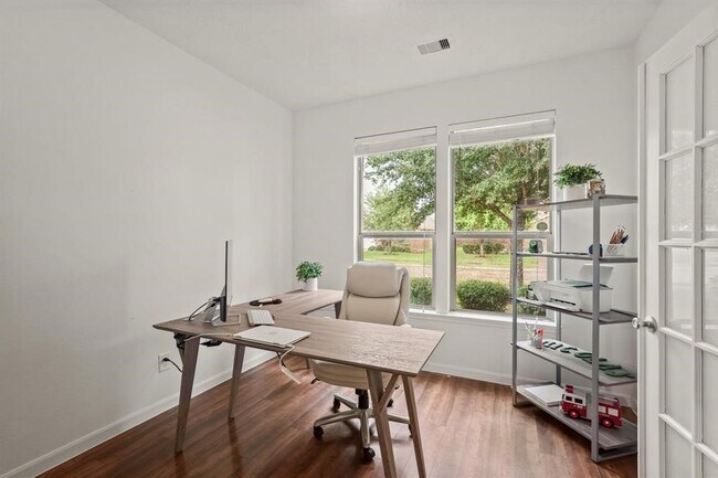 Foto del edificio - 6719 Path Way Ct