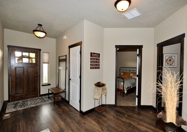 Foto del edificio - Luxury 3 bed 2 bath Rancher: Miller's Landing