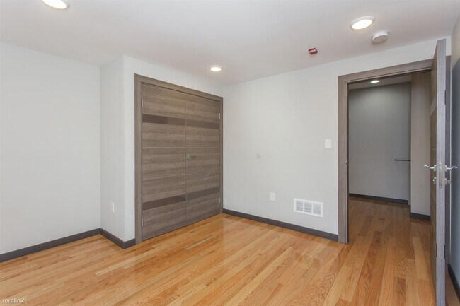 Foto del edificio - 2545 Montrose St