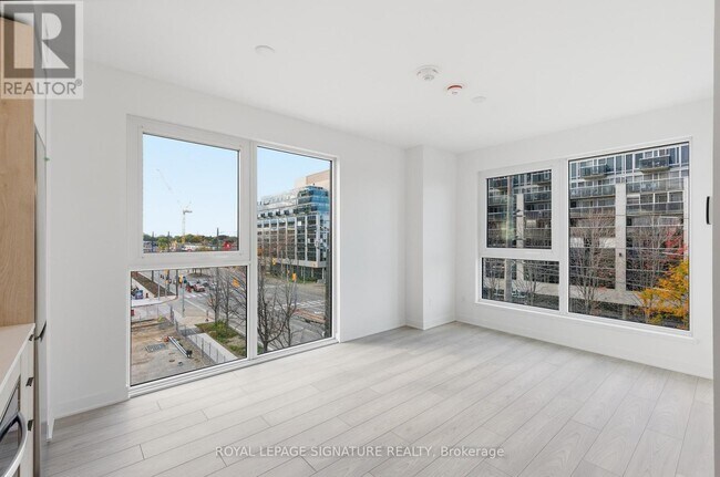 Building Photo - 1007 The Queensway