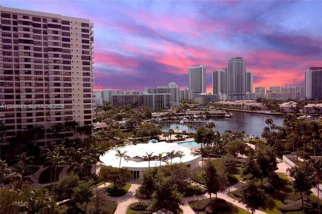 Foto del edificio - 600 Three Islands Boulevard