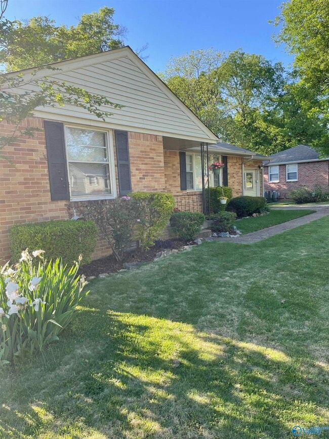 Building Photo - 612 Drummond Rd SW