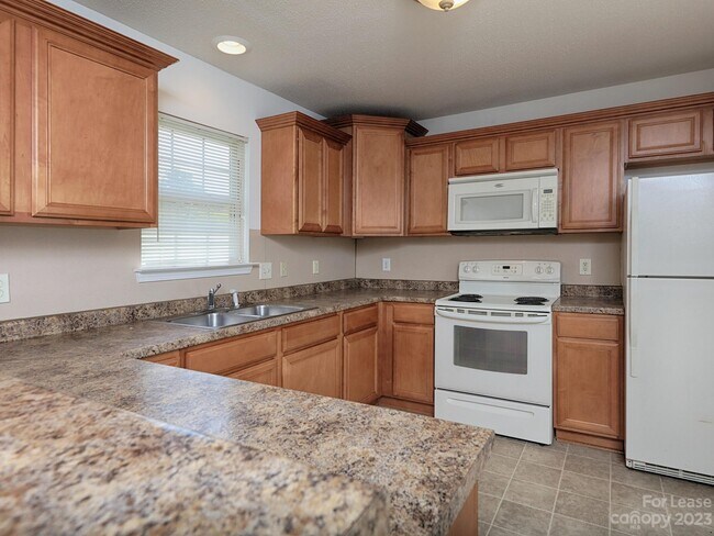 Building Photo - 117 Clusters Cir