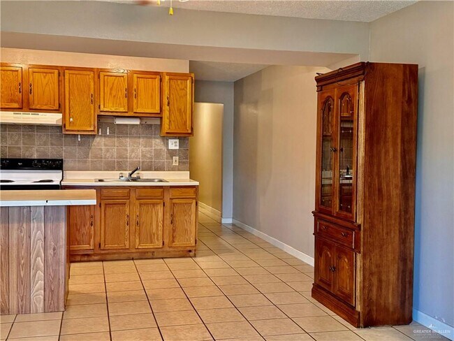 Foto del edificio - 3415 N Kenyon Rd