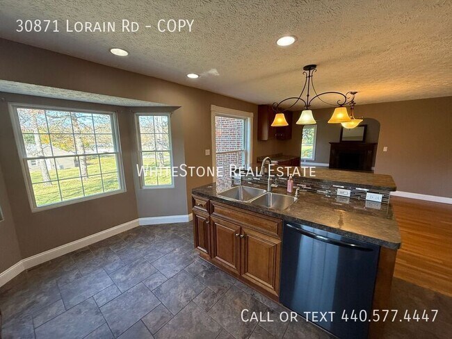 Foto del edificio - 30871 Lorain Rd
