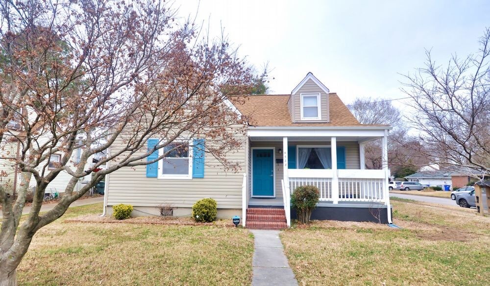 Primary Photo - Spacious 4 Bedrooms and Detached Garage