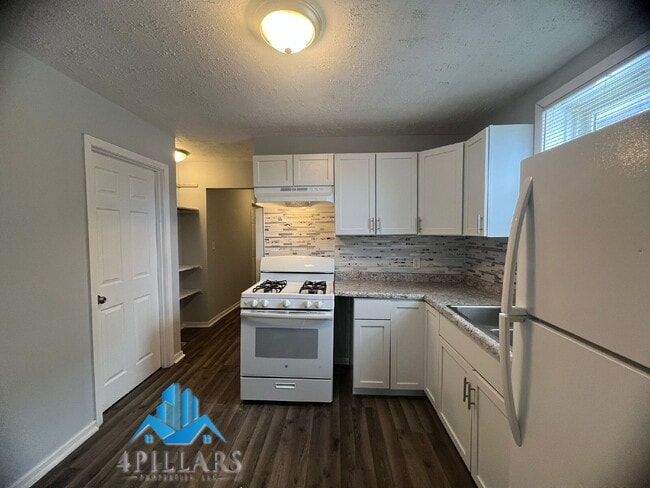 Building Photo - 1311 E Columbus Dr