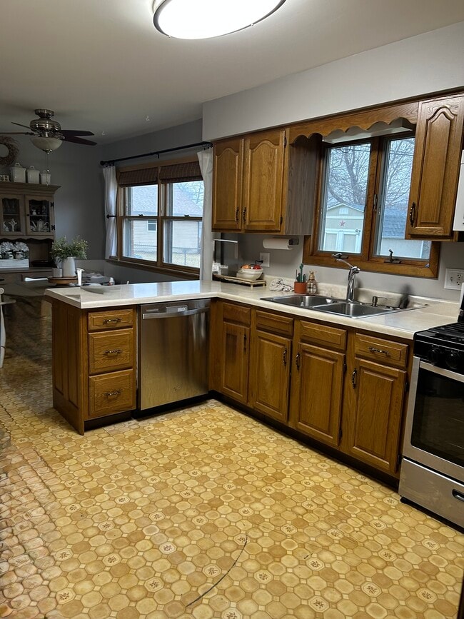 Building Photo - 2010 Richard St