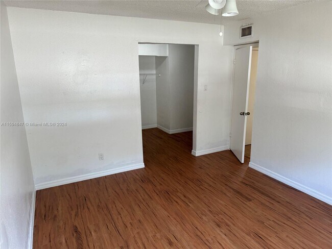 Foto del edificio - 1201 SW 52nd Ave