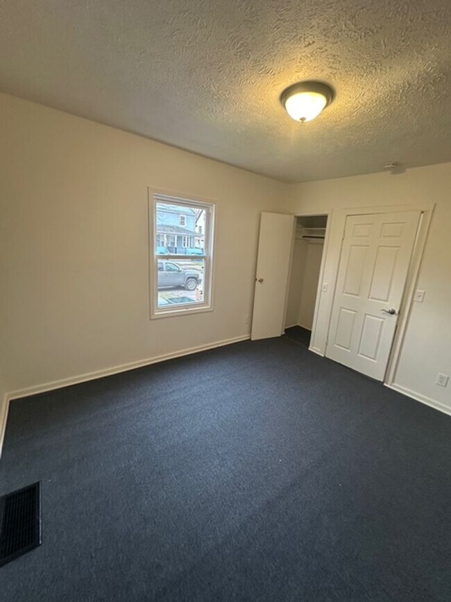 Building Photo - Charming 4-Bedroom Single-Family Rental in Rochester – Ready for Move In