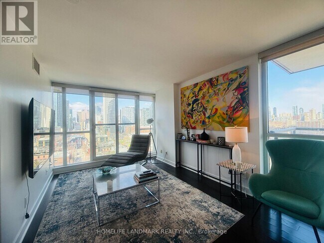 Photo du bâtiment - 320 Richmond St E