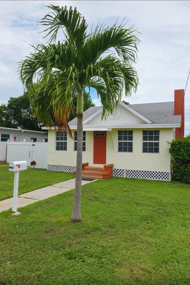 Building Photo - 3115 SW 25th Ter