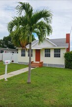 Building Photo - 3115 SW 25th Ter