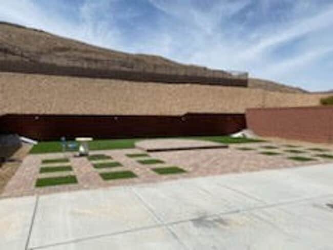 Building Photo - Spacious 4BR/3.5BA Home with Loft – Prime ...