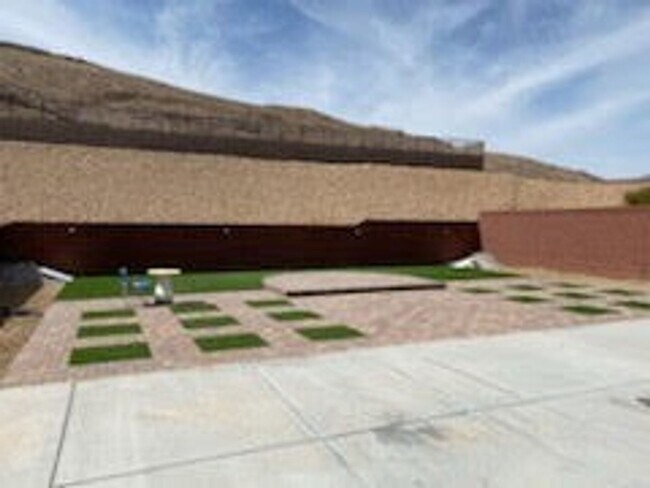 Foto del edificio - Spacious 4BR/3.5BA Home with Loft – Prime ...