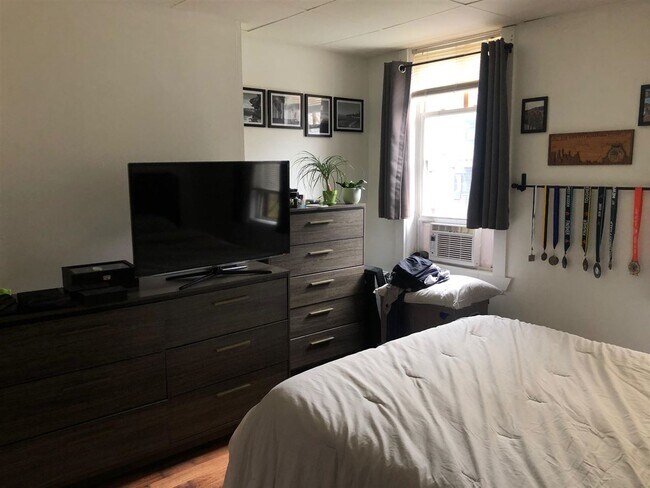 Foto del edificio - 723 Adams St