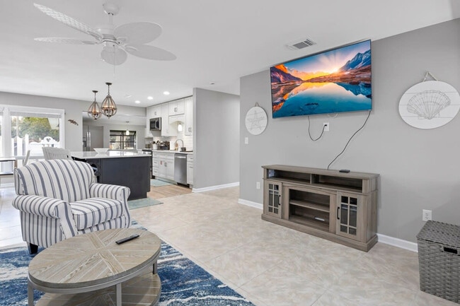 Building Photo - 925 Trinidad Rd