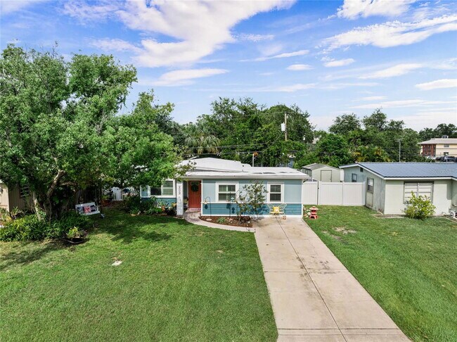 Building Photo - 209 Emerald Ln