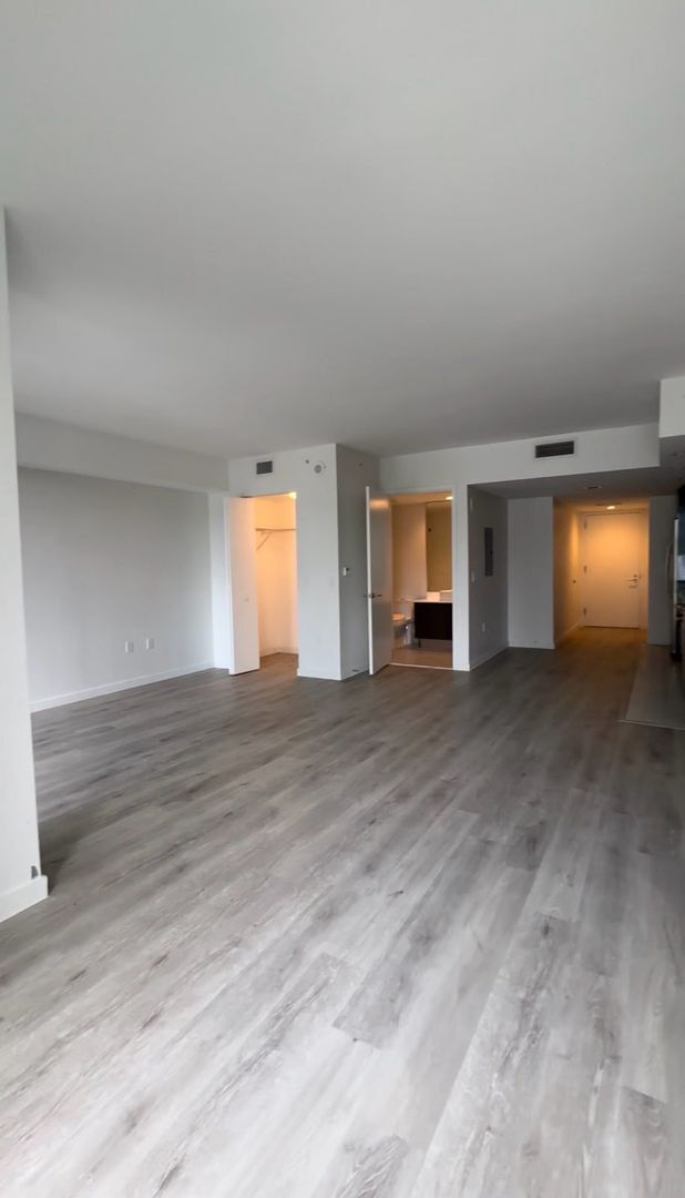 Building Photo - Modern studio in the heart of brickell