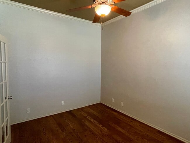 Building Photo - Beautiful 3 bed 2 bath with an office!