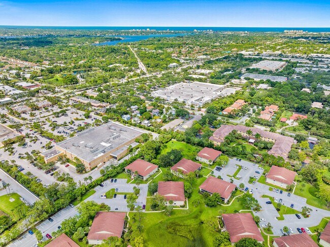 Building Photo - 6559 Chasewood Dr