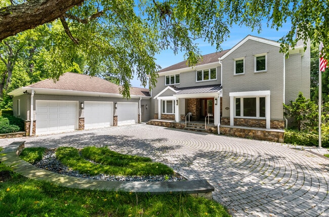 Building Photo - 1404 Coventry Ln