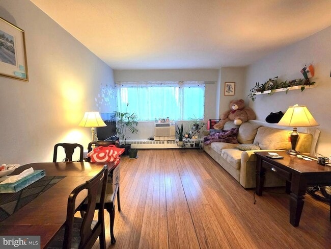 Building Photo - 2101-17-2117 Chestnut St