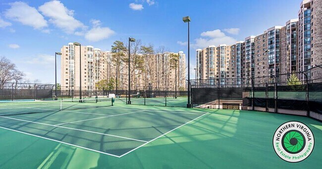 Foto del edificio - 5904 Mt Eagle Dr