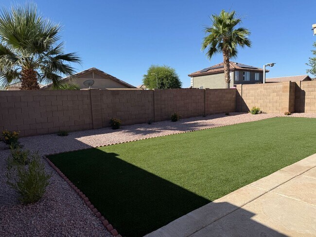 Building Photo - 12071 W Dahlia Dr