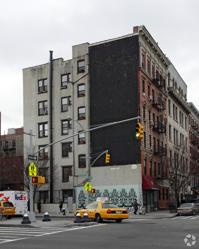 Building Photo - 64 MacDougal St