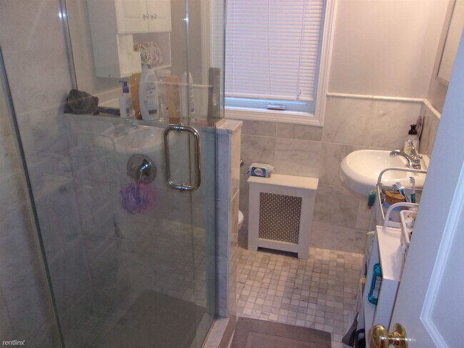Building Photo - Studio, 1 bath Apartment - 12 Westland Ave