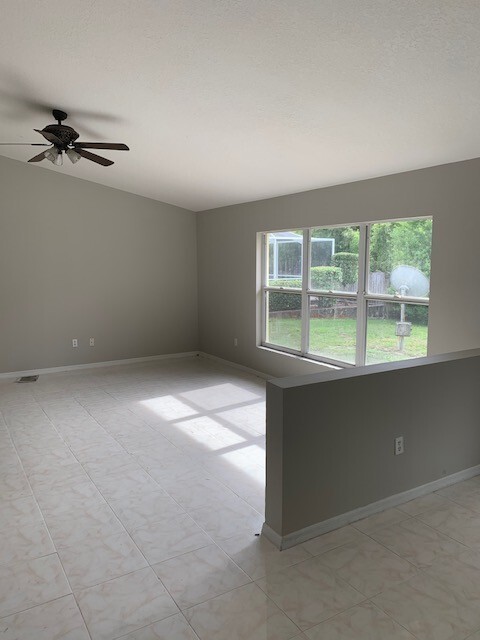 Foto del edificio - 9120 Rockrose Dr