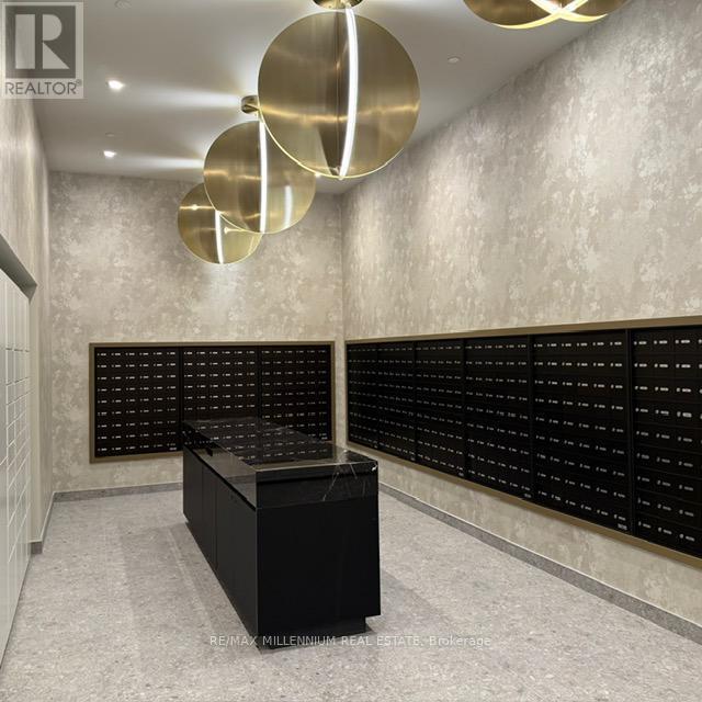 Building Photo - 180 Front St E