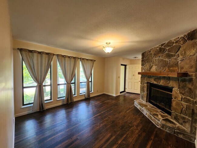 Building Photo - 106 Meadowview Dr